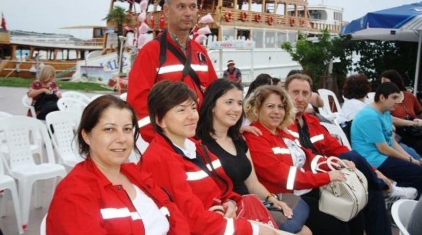 Ayvalık&rsquo;ta Engelliler Haftası&rsquo;na Konserli Veda