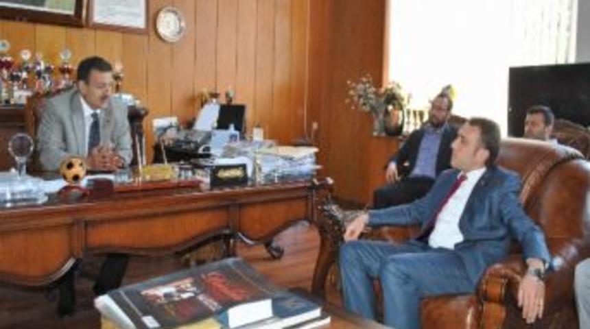 Trabzonspor Başkan Adayı Emre Aksoy&rsquo;a Trabzonspor Koleji İ&ccedil;in Destek