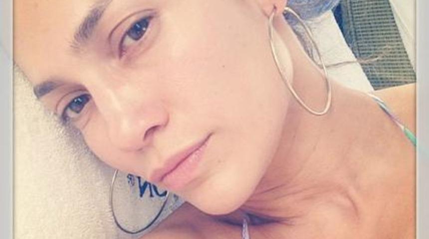 &Uuml;nl&uuml;lerin makyajsız selfie'leri!