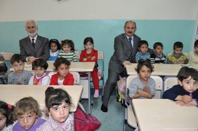 Protokol &Uuml;yelerinden Suriyeli &Ccedil;ocuklara Ziyaret 1