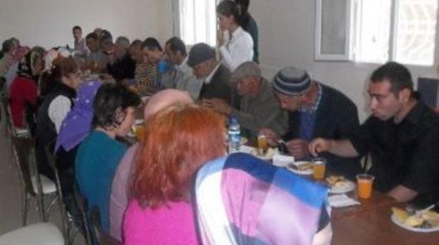 İdil &Ccedil;atom&rsquo;dan Şefkat Bakım Merkezi'ne Ziyaret