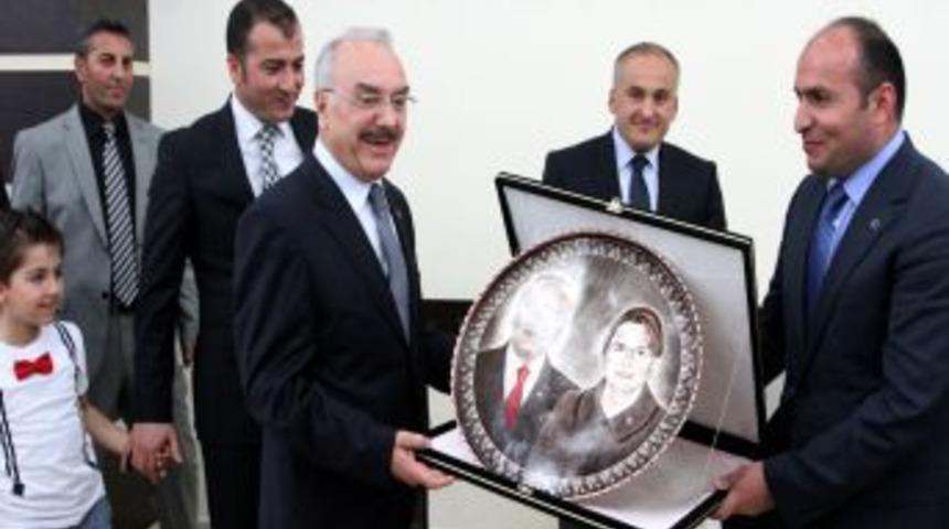 Vali Selman Yenig&uuml;n Erzincan&rsquo;a Veda Etti