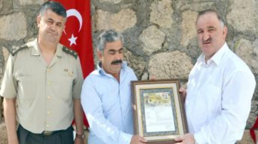 Şehit Altan&rsquo;ın Şehadet Belgesi Babasına Verildi