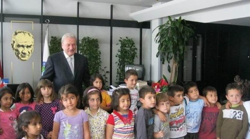 Minik &Ouml;ğrenciler Başkan Okay&rsquo;ı Ziyaret Etti