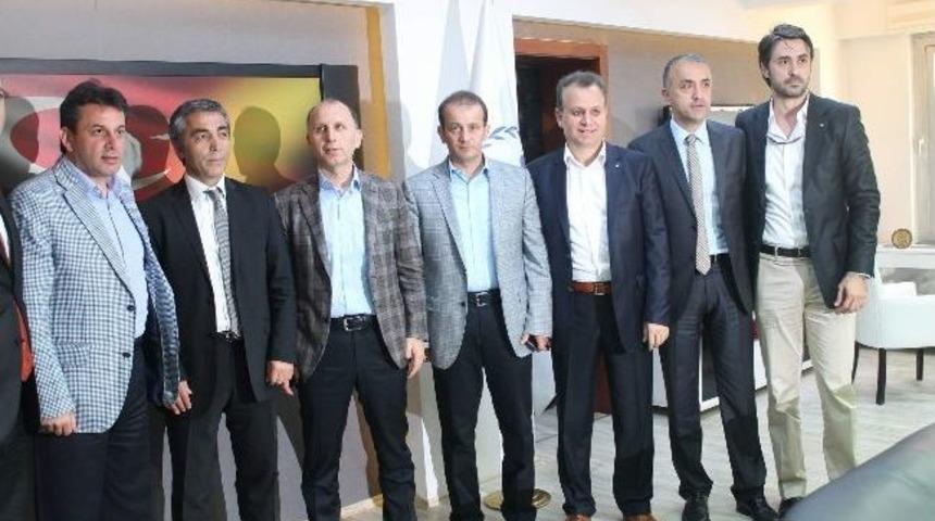 Trabzonspor Başkan Adayı Muharrem Usta Se&ccedil;im Gezilerini S&uuml;rd&uuml;r&uuml;yor