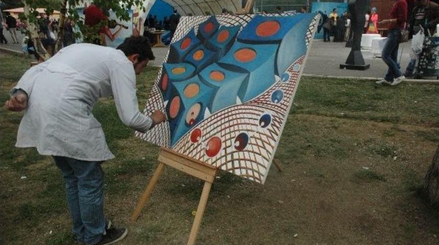 A&uuml;&rsquo;de Bahar Şenlikleri Kapsamında &Ccedil;eşitli Alanlarda Yarışmalar D&uuml;zenlendi