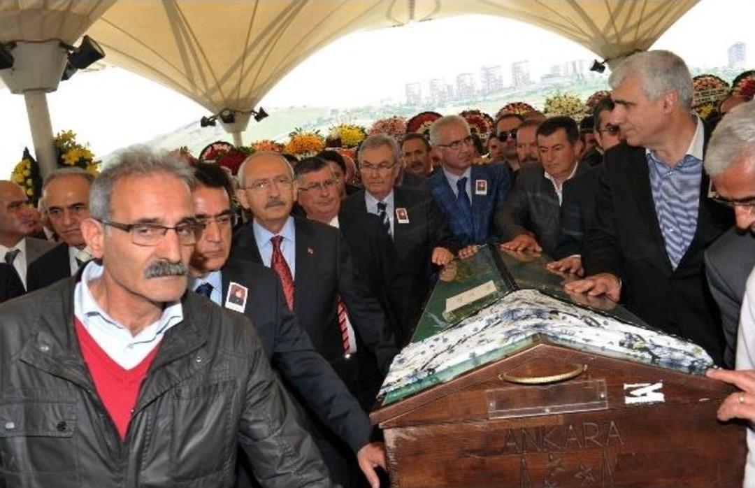 Eski Chp Genel Başkan Yardımcısı Yılmaz Ateş&rsquo;in Annesi Toprağa Verildi