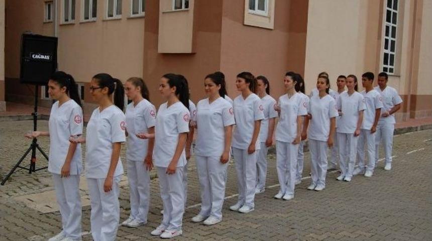 Edincik Beldesinde 43 Acil Tıp Teknikeri Yemin Etti