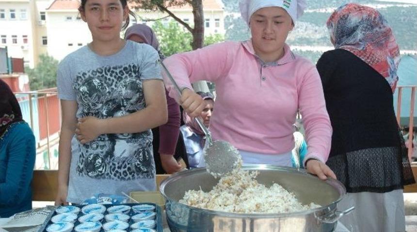 80.yıl Cumhuriyet İlk&ouml;ğretim Okul Aile Birliğinden Kermes