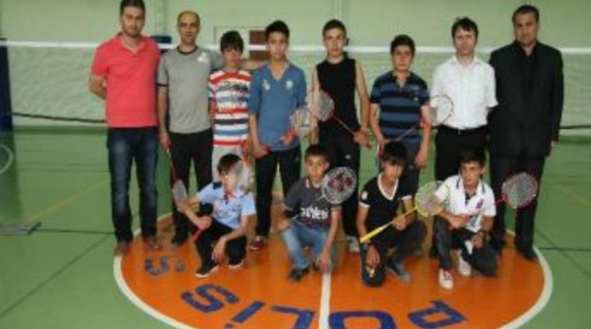 Bolu Polisinden Badmintonlu Mesaj