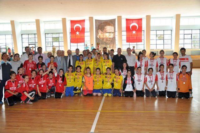 1. Kız Futsal Turnuvası D&uuml;zenlendi 1