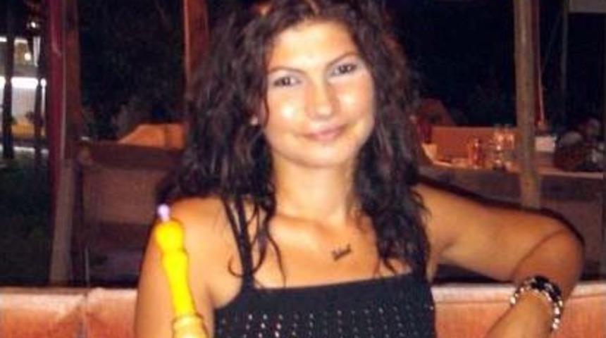 Gen&ccedil; Kadın Başı Ezilip Boğazı Kesilerek &Ouml;ld&uuml;r&uuml;ld&uuml;