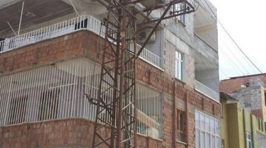 Balkona Bitişik Trafo Tehlike Sa&ccedil;ıyor