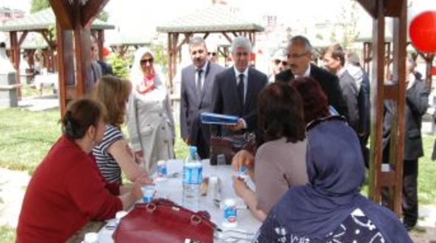 Uşak&rsquo;ta Aileler Piknikte Bir Araya Geldi