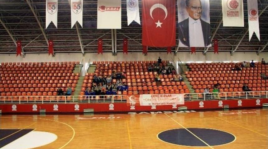 Gen&ccedil; Kızlar T&uuml;rkiye Şampiyonası'na İlgi Yok