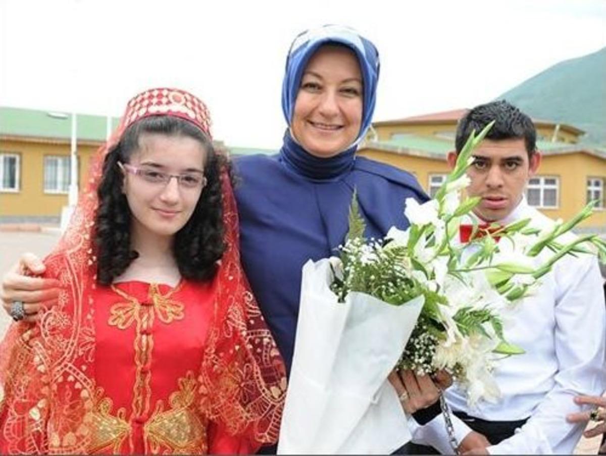 Hayr&uuml;nnisa G&uuml;l Engelli &Ccedil;ocuklarla Bir Araya Geldi