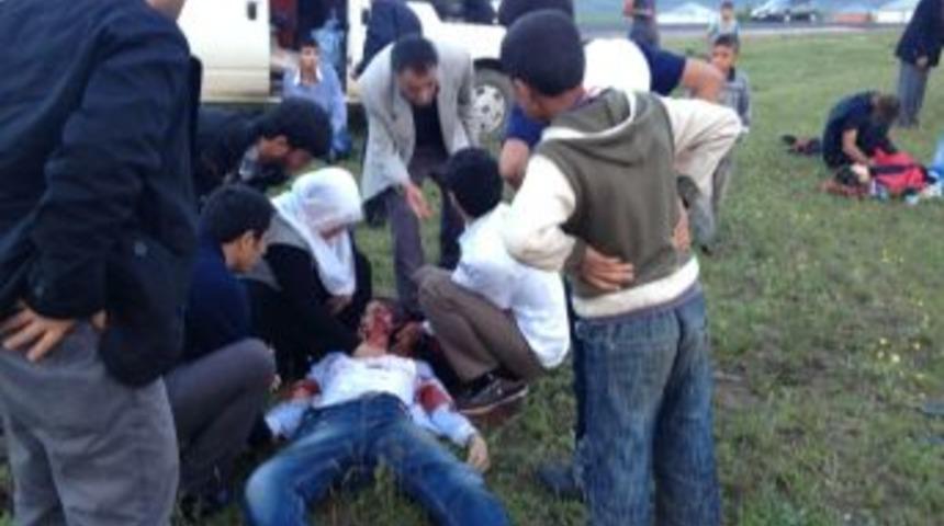 Ağrı-Tutak kara yolunda trafik kazası: 1 &ouml;l&uuml;, 7 yaralı