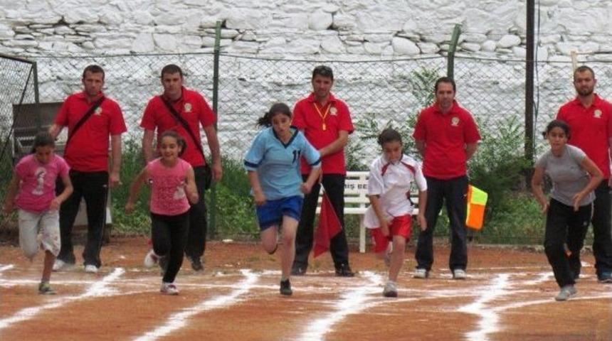 &Ouml;demiş 4. Atletizm Şenliği&rsquo;nde Heyecan Başladı