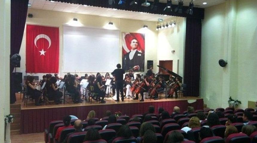 &Ouml;ğrencilerden &Ouml;nce Konser Sonra Gezi