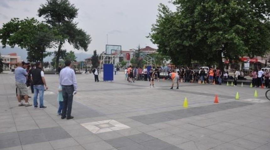 D&uuml;zce Anıtpark&rsquo;ta Streetball Heyecanı