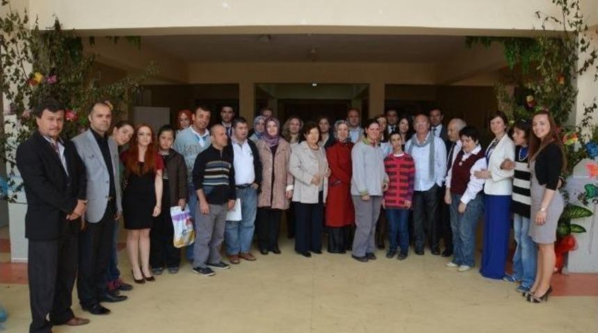 &Ouml;zel Eğitim Alan &Ccedil;ocuklardan Sergi