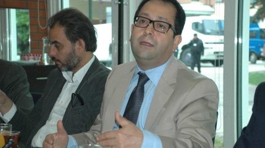 A&uuml; A&ccedil;ık&ouml;ğretim Fak&uuml;ltesi D&uuml;nyayla Rekabet Ediyor