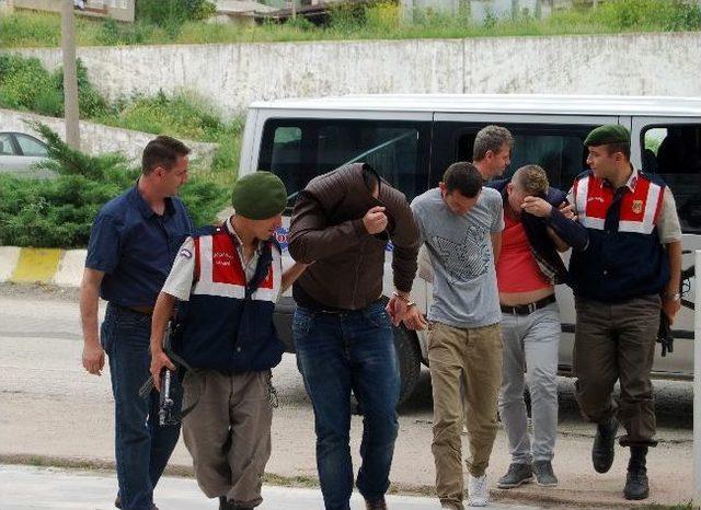 Kavga İhbarına Giden Polisler Soyguncuları Yakaladı 1
