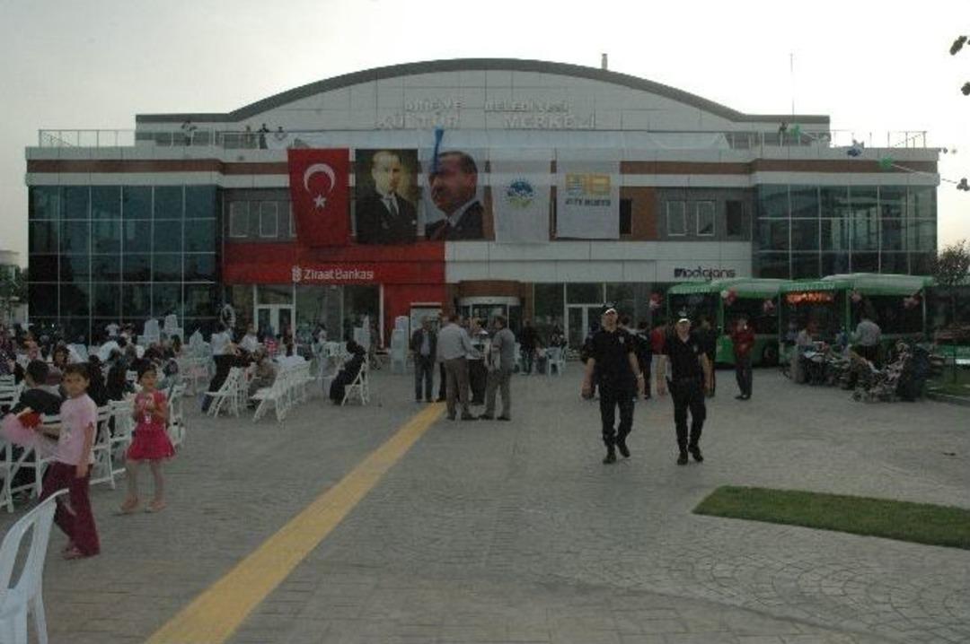 Arifiye Kent Meydanı T&ouml;renle A&ccedil;ıldı