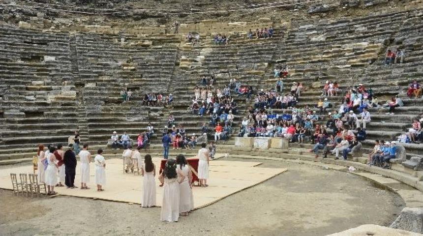 Tarihi Kentte Tarihi Tiyatro