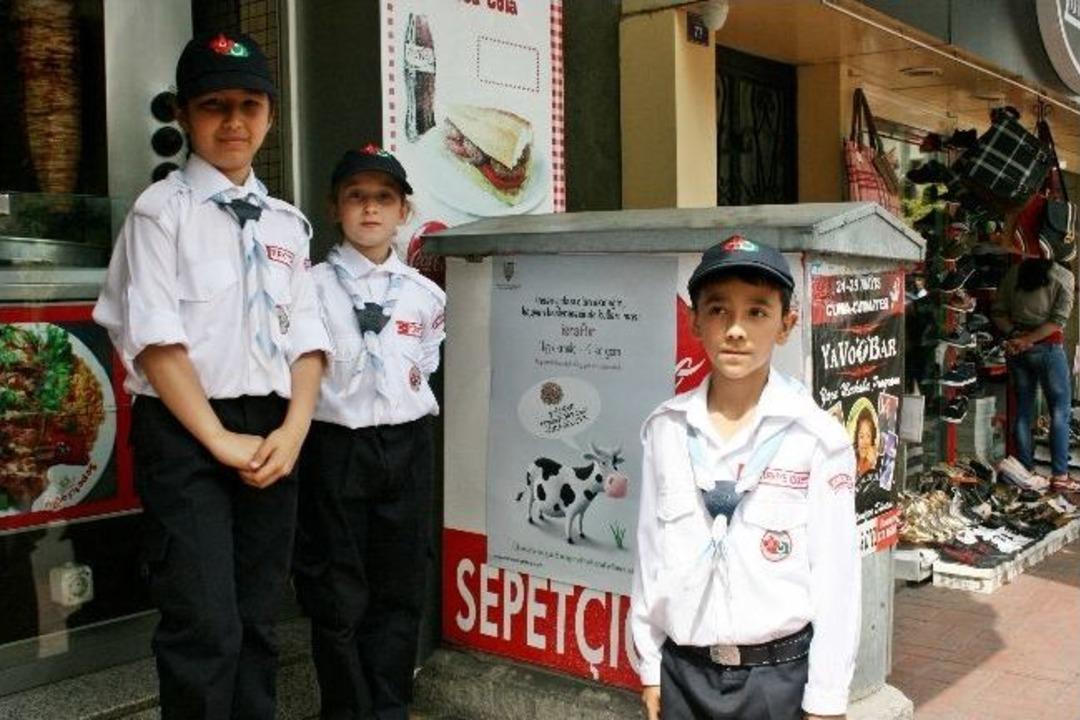 &Ccedil;aycuma&rsquo;da İzciler &ldquo;ekmek İsrafı&rdquo; İle İlgili Halka Broş&uuml;r Dağıttı