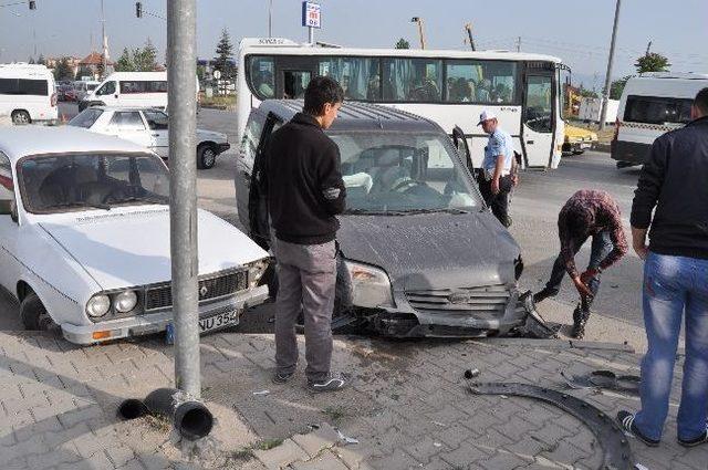 Eskişehir Zincirleme Trafik Kazası: 2 Yaralı