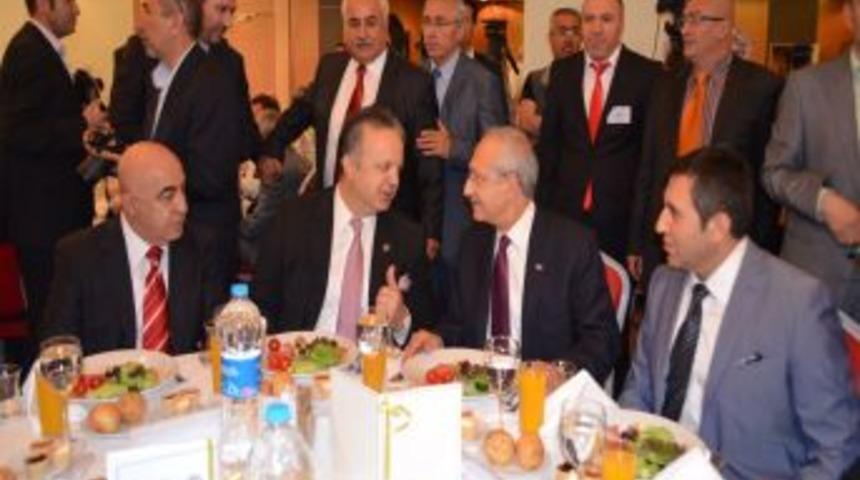 Kılı&ccedil;daroğlu Sivaslı Işadamlarıyla Buluştu