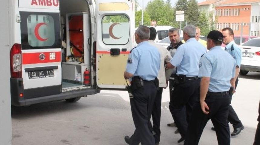 Benzinle kendini yakmak istedi