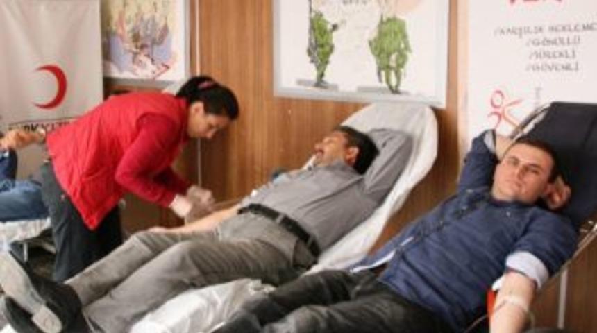 Kızılay G&uuml;lnar&rsquo;da 90 &Uuml;nite Kan Topladı