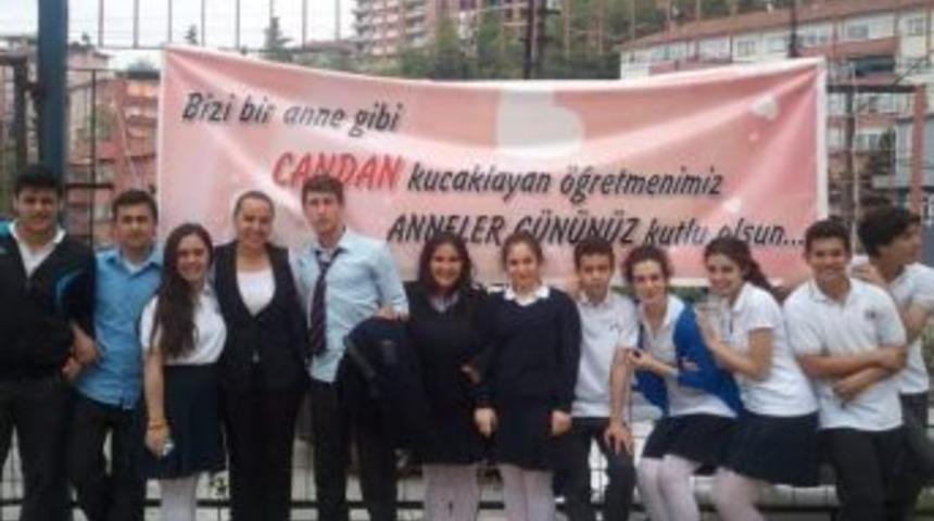 &Ouml;ğrencilerinden &Ouml;ğretmenine Anneler G&uuml;n&uuml; S&uuml;rprizi