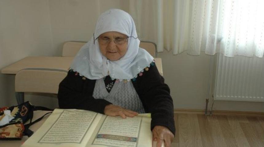 Selendili Kadınlar Kur'an &Ouml;ğreniyor