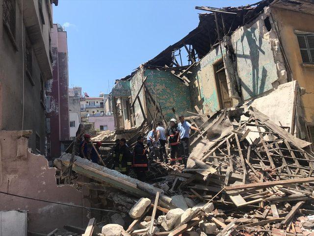 Mersin'de kullanılmayan bir bina çöktü