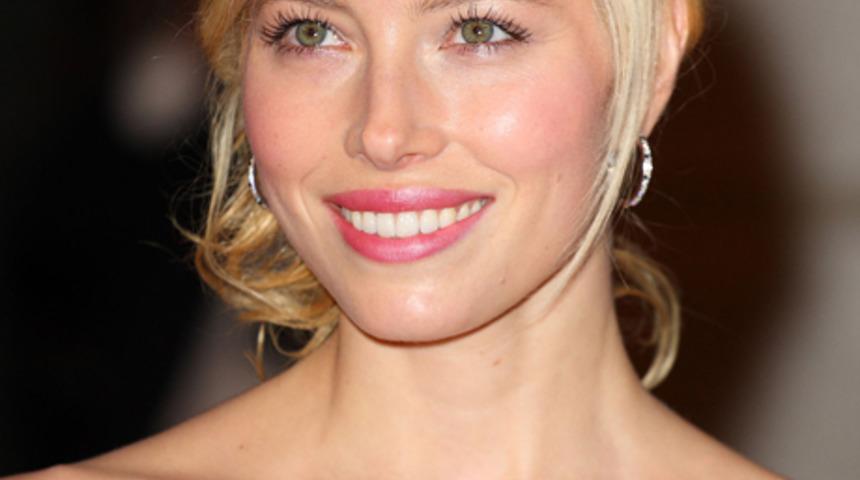 Sarışınlığı da esmerliği de deneyen &uuml;nl&uuml;ler