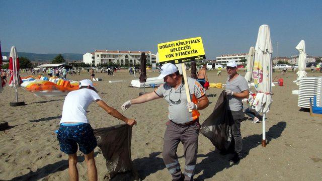 Kumbağ Plajı'nda çöp topladılar