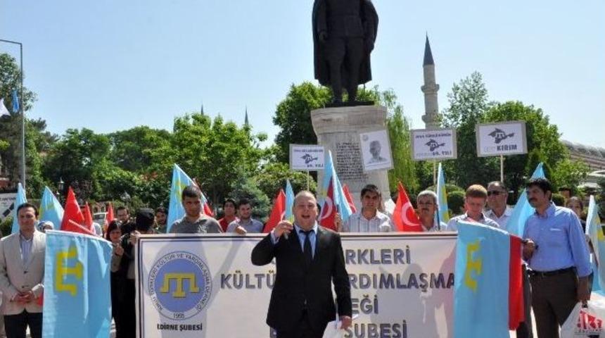 Kırım Tatarları S&uuml;rg&uuml;n&uuml;n 69&rsquo;uncu Yılını Protesto Etti