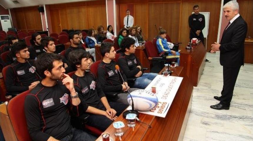Eskişehir Aqua Rugby Kul&uuml;b&uuml; Sporcularından Başkanı Sakallı'yı Ziyaret