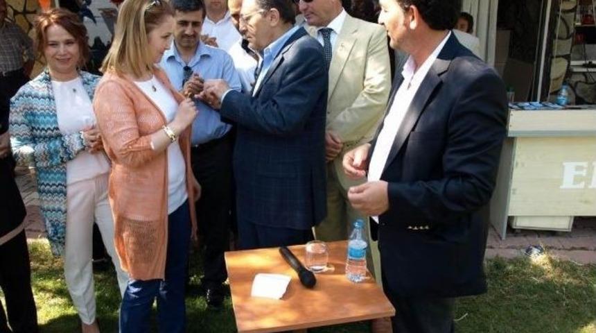 Altınoluk&rsquo;ta T&ouml;renle 300 Kişi Ak Parti&rsquo;ye Katıldı