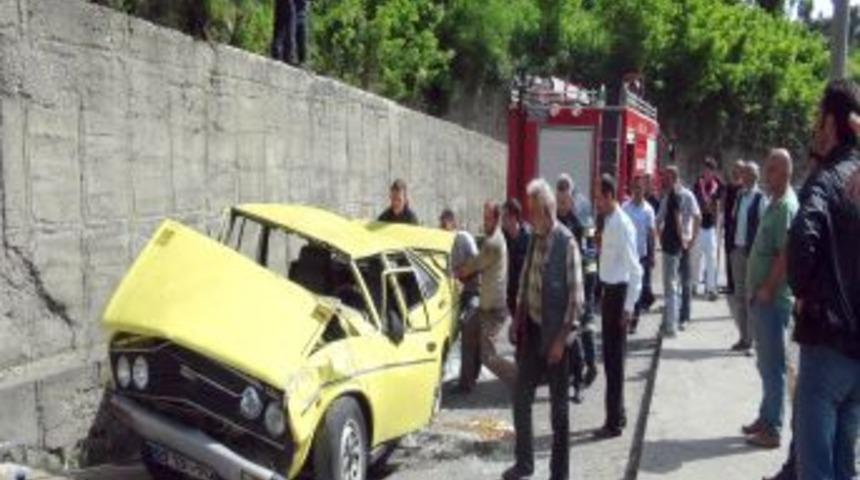 Alt Yola U&ccedil;an Otomobilin S&uuml;r&uuml;c&uuml;s&uuml; Yaralandı