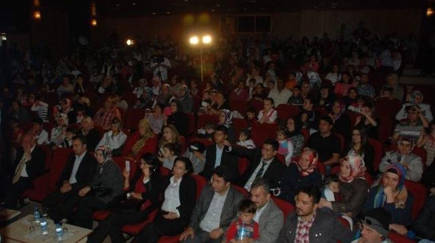 &Ouml;ğrencilerin G&ouml;sterisi B&uuml;y&uuml;ledi