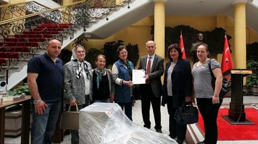 Vali Harput'tan K&ouml;y Kadınlarına Hamur Makinesi