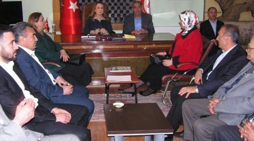 Ak Parti Malatya Milletvekili &Ouml;znur &Ccedil;alık, Muhtarlar Derneği&rsquo;ni Ziyaret Etti