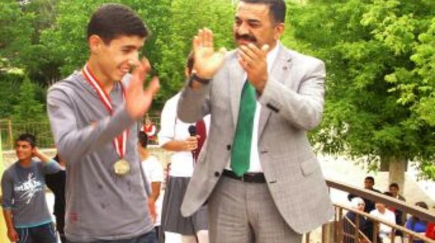 Bisiklet, Yarışmasında Dereceye Giren Sporcular &Ccedil;eyrek Altınla &Ouml;d&uuml;llendirildi