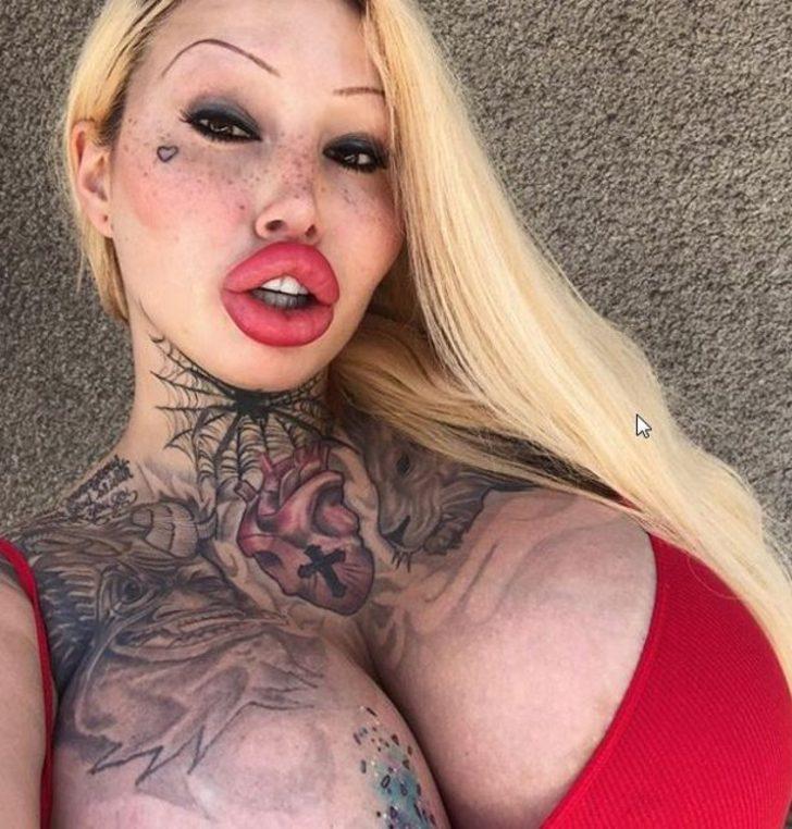 Canlı yayında göğüslerine bakmamak için kendileriyle mücadele ettiler! G4