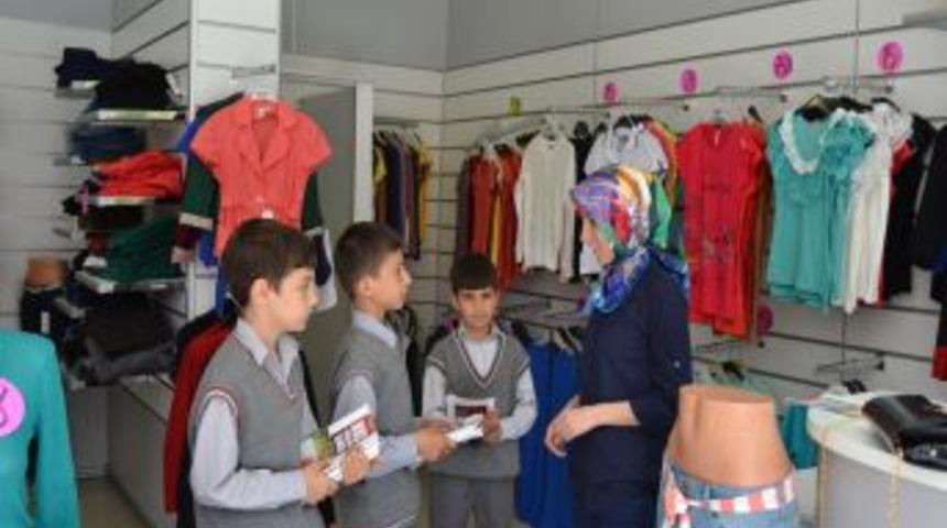 Ekmek Israfını &Ouml;nlemek I&ccedil;in Kapı Kapı Kitap&ccedil;ık Dağıttılar