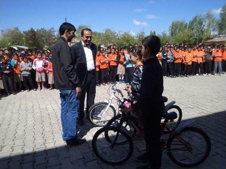 Varto Merkez Yatılı İlköğretim Bölge Okulun’da (yibo) Bds Türkiye Birincisi Olan Öğrencilere Bisiklet Hediye Edildi G2